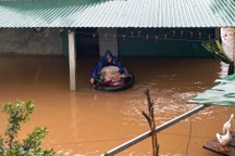 Ba tháng 2 cơn bão dữ dội và một trận lụt lớn, người dân giúp nhau vượt khó