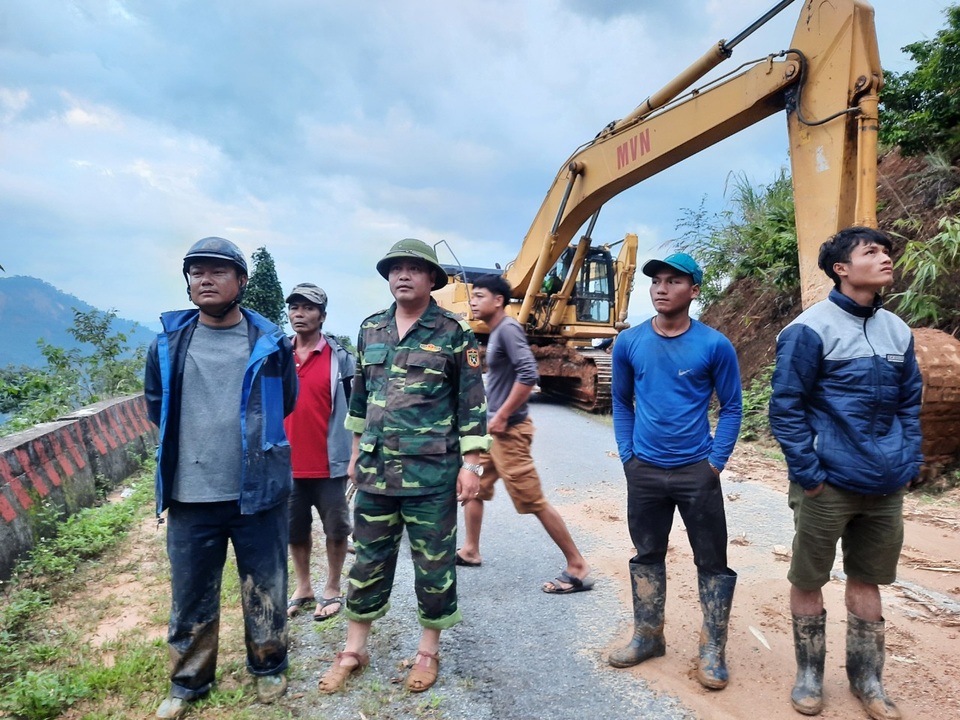 Nỗ lực thông đường vào vùng bị cô lập ở Phước Sơn - 6 Nỗ lực thông đường vào vùng bị cô lập ở Phước Sơn - 6