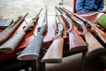 Hà Nội: Người dân tự nguyện giao nộp súng, đạn, kiếm