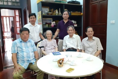 Chuyện dạy con trong gia đình người Hà Nội có 3 con là giáo sư