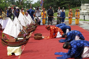 Tái hiện Lễ Khao lề thế lính Hoàng Sa tại Hà Nội