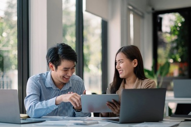 AI trong đội ngũ, không phải AI thay đội ngũ