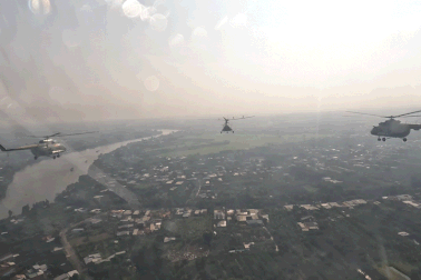 Biên đội trực thăng tập luyện cho lễ diễu binh ở TPHCM