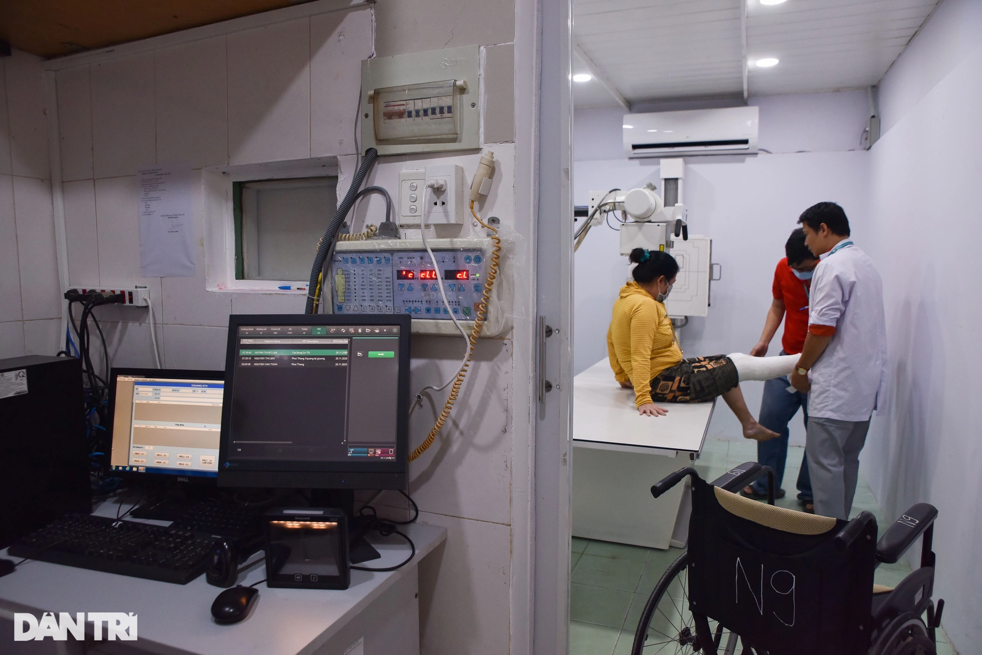 Bệnh nhân đi từ 4h đến nơi điều trị mới ở TPHCM, bất ngờ vì không phải đợi - 4 Bệnh nhân đi từ 4h đến nơi điều trị mới ở TPHCM, bất ngờ vì không phải đợi - 4