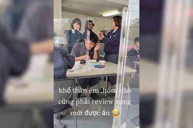 Chàng trai Việt giới thiệu hộp cơm mang đi làm với nữ đồng nghiệp Nhật Bản