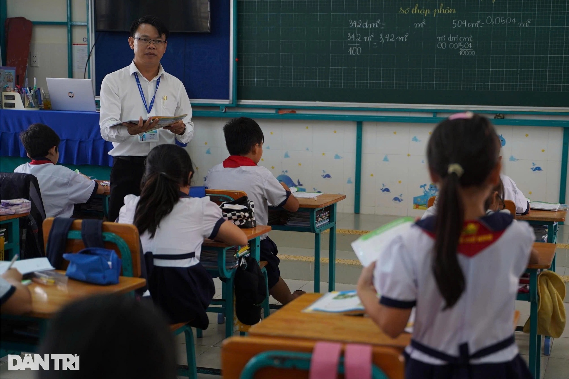 Người thầy 19 năm vượt sóng gieo chữ cho học trò ở xã đảo duy nhất TPHCM - 5 Người thầy 19 năm vượt sóng gieo chữ cho học trò ở xã đảo duy nhất TPHCM - 5