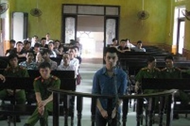 Dùng súng tự chế bắn người, lãnh 7 năm tù