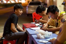 Uống 3 lon bia với sếp ở tiệc tân niên, tài xế ở TPHCM bị phạt 9 triệu đồng