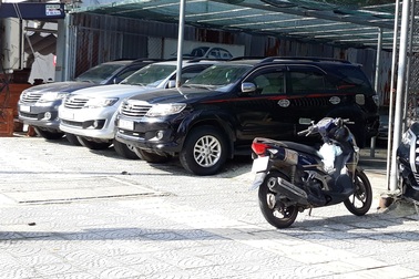 Thuê xe ô tô tự lái dịp Tết: Giá tăng cao vẫn hút khách