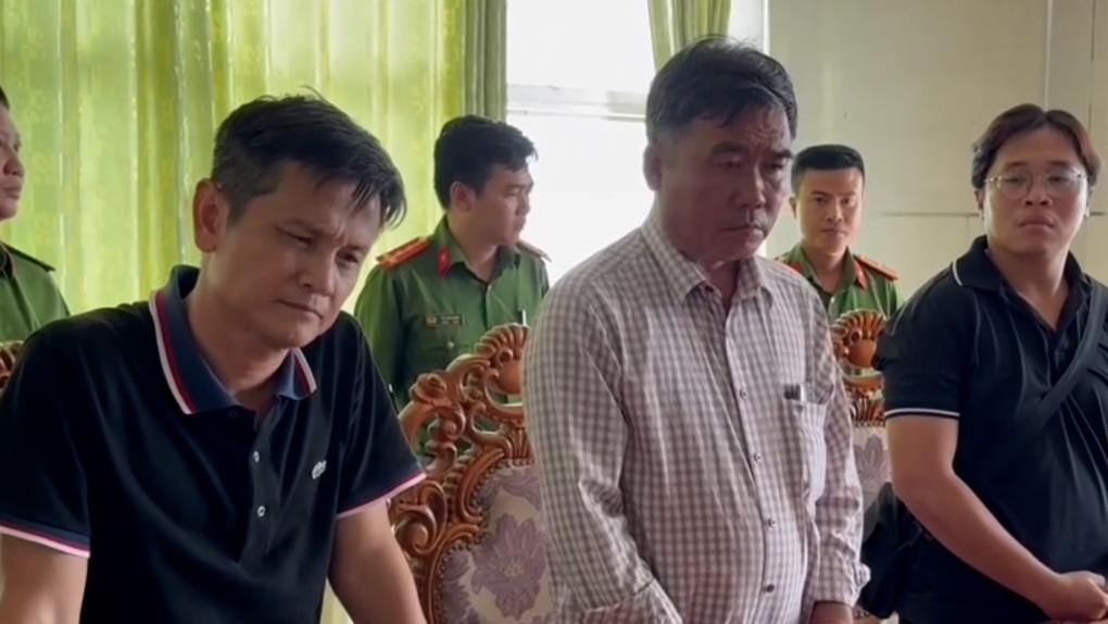 Công an TPHCM bắt Tổng giám đốc Công ty Cổ phần Du lịch Cáp treo Vũng Tàu - 1 Công an TPHCM bắt Tổng giám đốc Công ty Cổ phần Du lịch Cáp treo Vũng Tàu - 1