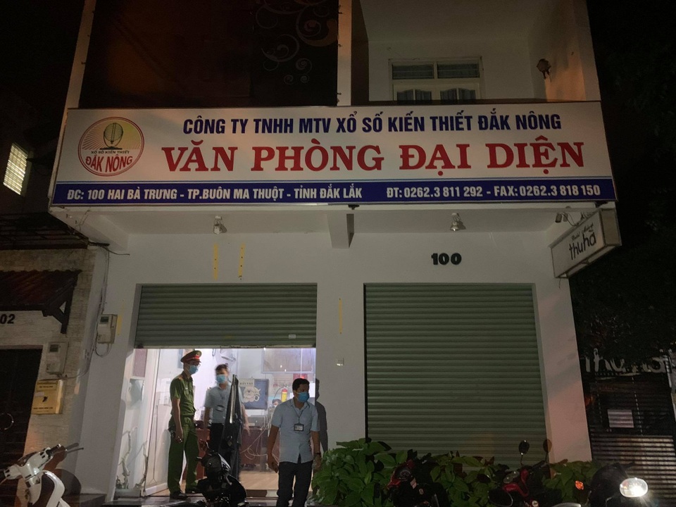 Tụ tập ăn nhậu, hát karaoke inh ỏi khi đang có lệnh cách ly xã hội - 1 Tụ tập ăn nhậu, hát karaoke inh ỏi khi đang có lệnh cách ly xã hội - 1
