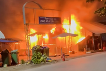 Cháy chợ ở Vĩnh Long, 3 căn nhà bị thiêu rụi