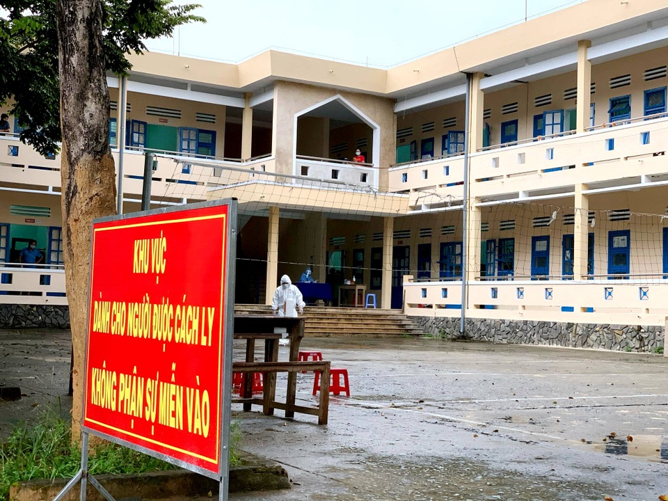 Ca bệnh 991 là thầy giáo, dự bế giảng, tiếp xúc nhiều học sinh và giáo viên - 1 Ca bệnh 991 là thầy giáo, dự bế giảng, tiếp xúc nhiều học sinh và giáo viên - 1