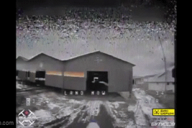 UAV Ukraine đột nhập kho vũ khí, phá hủy xe tăng Nga