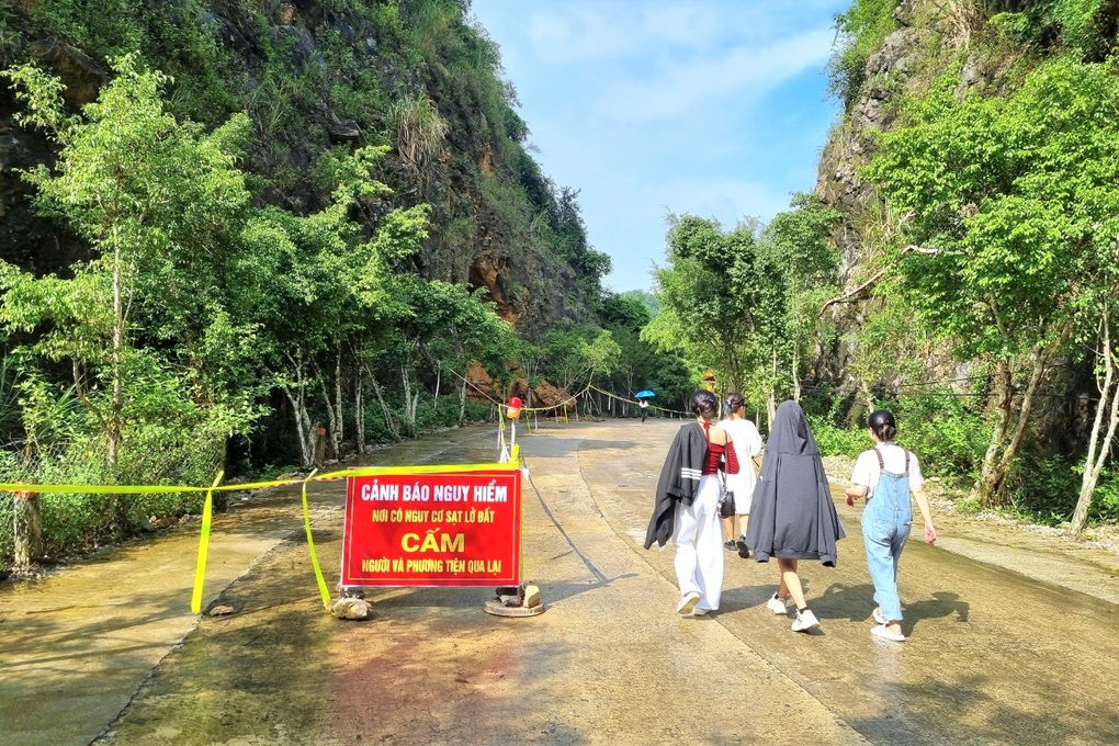 Sạt lở núi trong vùng lõi Di sản thế giới Tràng An - 3 Sạt lở núi trong vùng lõi Di sản thế giới Tràng An - 3