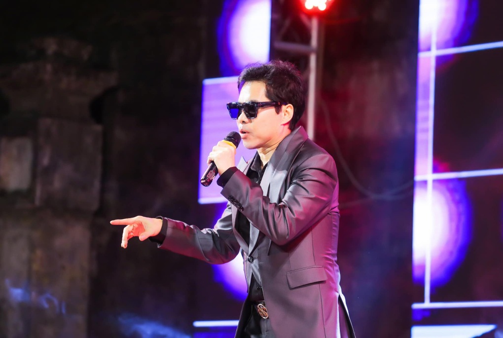 Ngọc Sơn lẻ bóng, sống xa hoa trong biệt thự dát vàng ở tuổi 55 - 6 Ngọc Sơn lẻ bóng, sống xa hoa trong biệt thự dát vàng ở tuổi 55 - 6
