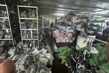 Hà Nội: Liên tiếp phát hiện các cơ sở sản xuất, kinh doanh hàng giả quy mô lớn