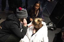 Phép màu Giáng sinh: Câu chuyện bà mẹ đẻ rơi bên đường được người lạ giúp đỡ