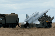 Nghi vấn Ukraine sử dụng UAV đặc biệt để tập kích căn cứ không quân Nga