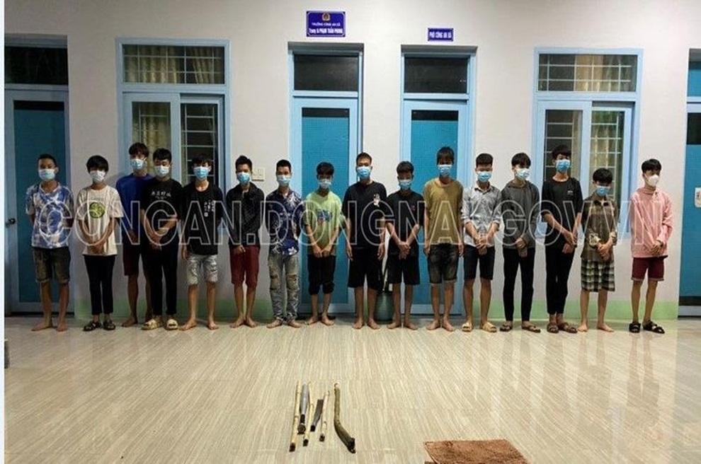 Mâu thuẫn khi chơi game, hàng chục thanh niên hẹn nhau hỗn chiến - 1 Mâu thuẫn khi chơi game, hàng chục thanh niên hẹn nhau hỗn chiến - 1