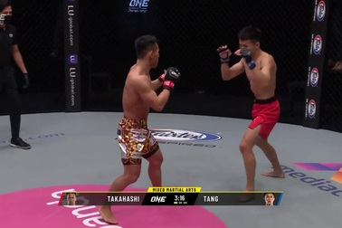 "Chiến binh Rồng" knock-out võ sĩ Nhật Bản, chờ Thành Lê