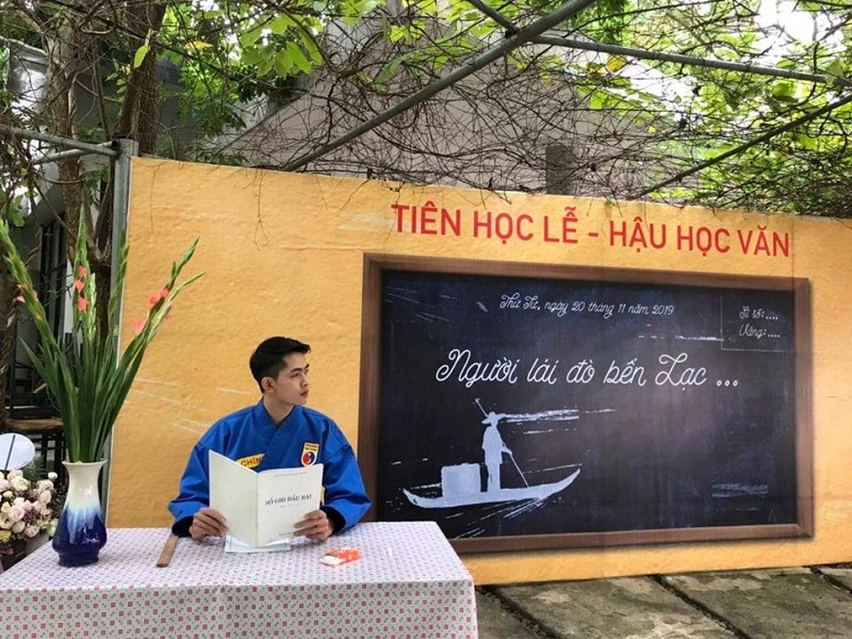 Thầy giáo 9x điển trai được ví với Đại úy Ri trong Hạ cánh nơi anh - 5 Thầy giáo 9x điển trai được ví với Đại úy Ri trong Hạ cánh nơi anh - 5