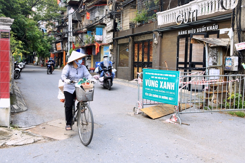 Khi chỉ thị phòng, chống dịch của Hà Nội được áp dụng... tùy nghi - 7 Khi chỉ thị phòng, chống dịch của Hà Nội được áp dụng... tùy nghi - 7