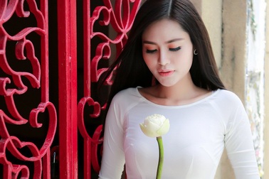 Hoa khôi Thời trang Dy Khả Hân tự tin với áo dài