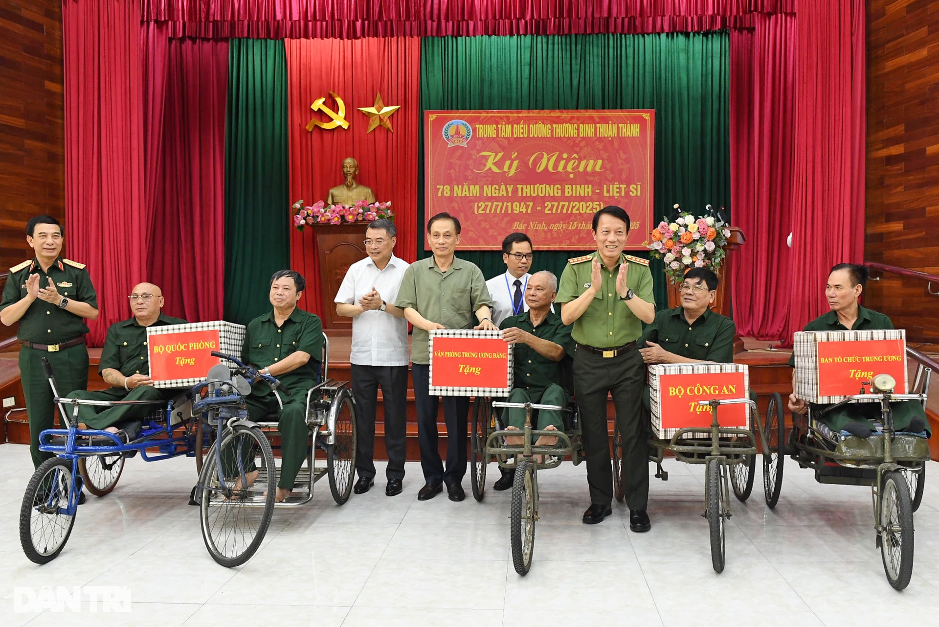 Tổng Bí thư: Chăm lo, đền đáp người có công là mệnh lệnh từ trái tim! - 12 Tổng Bí thư: Chăm lo, đền đáp người có công là mệnh lệnh từ trái tim! - 12