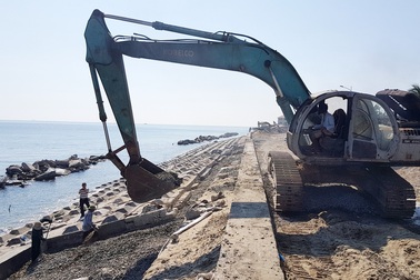 Kè Cửa Đại có hoàn thành trước mùa mưa bão?