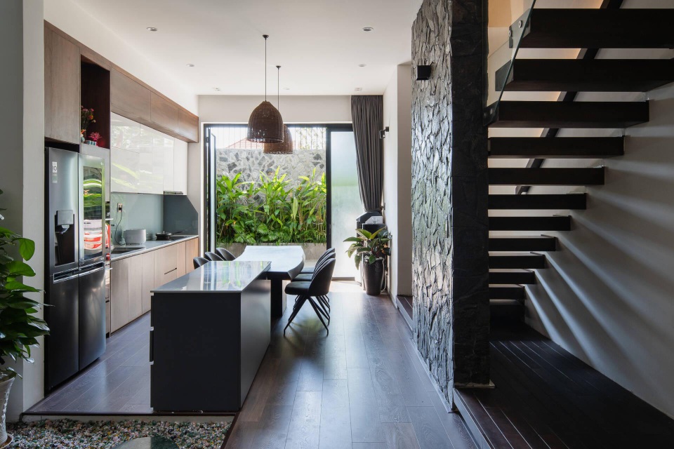 Ngắm mãi không chán, ngôi nhà Vũng Tàu xanh từ mặt tiền lên sân thượng - 4