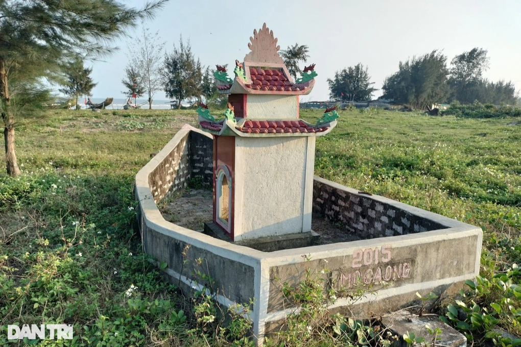 Những câu chuyện ly kỳ về tục thờ cá Ông của người dân làng biển - 3 Những câu chuyện ly kỳ về tục thờ cá Ông của người dân làng biển - 3