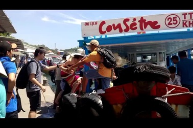 Nha Trang: Du khách nội địa “chen chân” ở bến tàu du lịch ngày đầu nghỉ lễ 2/9