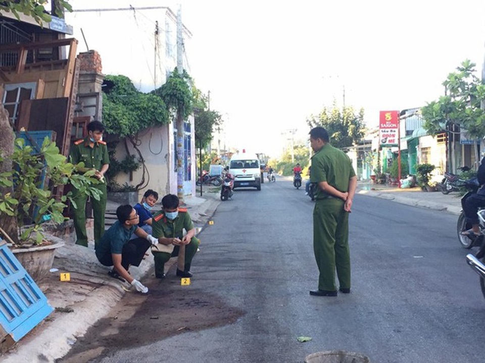 Xem xét tội danh chủ nhà chém chết người truy sát - 1 Xem xét tội danh chủ nhà chém chết người truy sát - 1