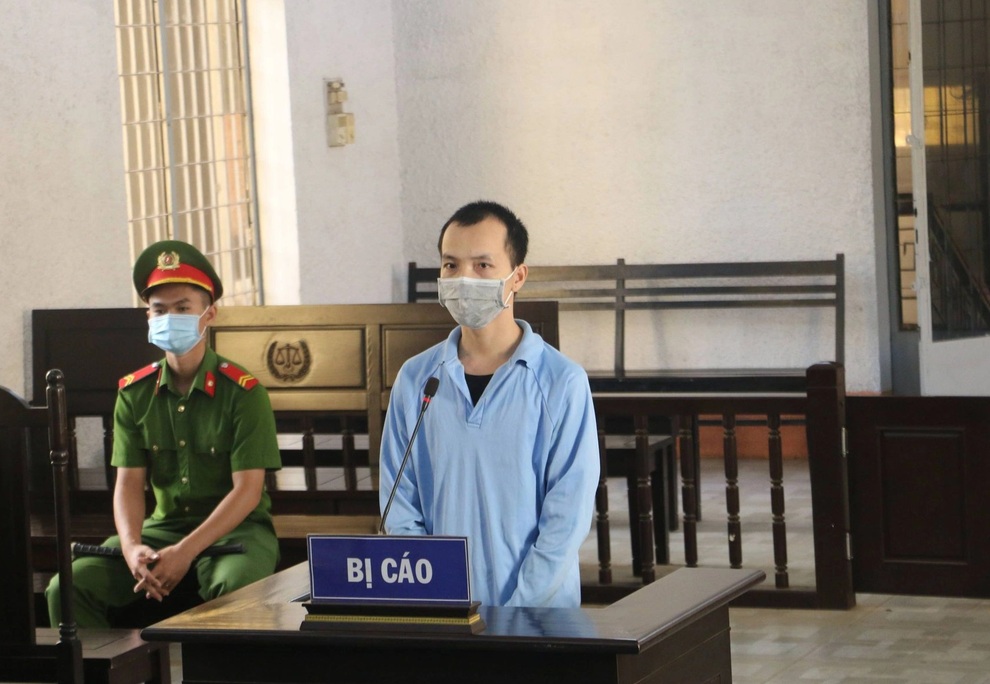 Mâu thuẫn trong lúc sửa nhà, thợ chém chủ trọng thương - 1 Mâu thuẫn trong lúc sửa nhà, thợ chém chủ trọng thương - 1