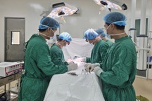 Chạy đua giành lại sự sống cho người đàn ông bị xe tải cán qua người