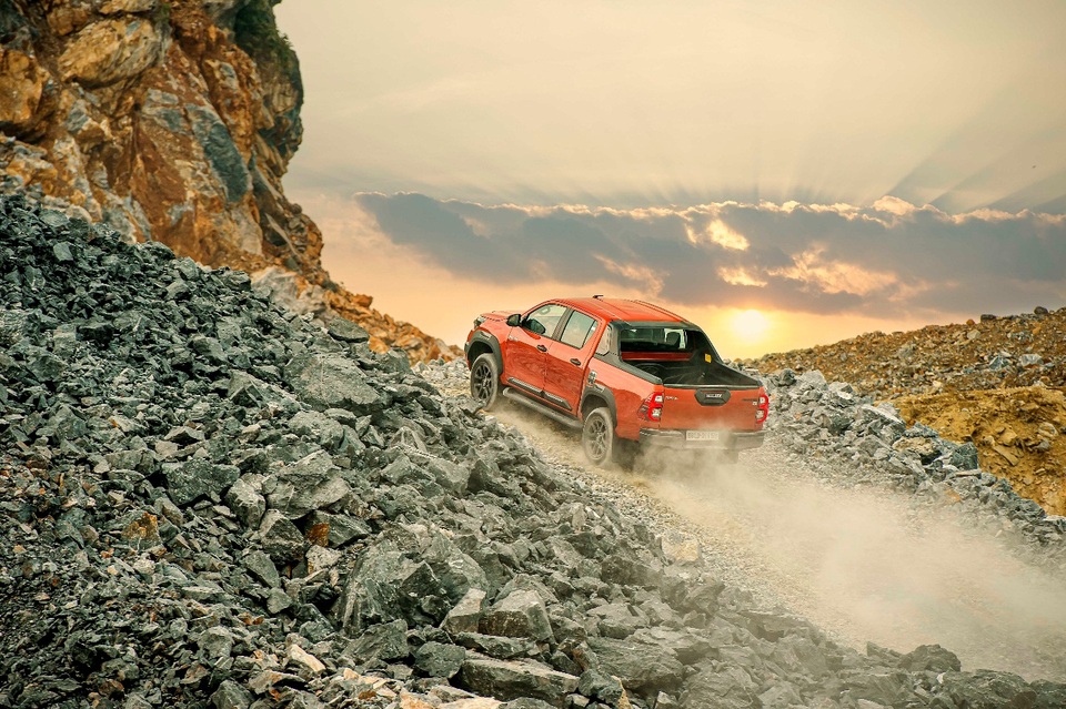 Toyota Hilux 2020 - thay đổi quan niệm về một chiếc xe bán tải - 4 Toyota Hilux 2020 - thay đổi quan niệm về một chiếc xe bán tải - 4