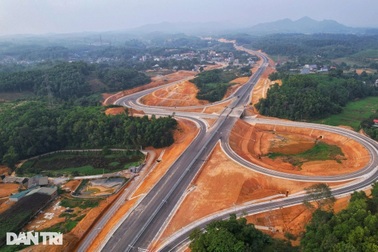 Thủ tướng "điểm danh" các tuyến cao tốc trọng điểm giải ngân chậm