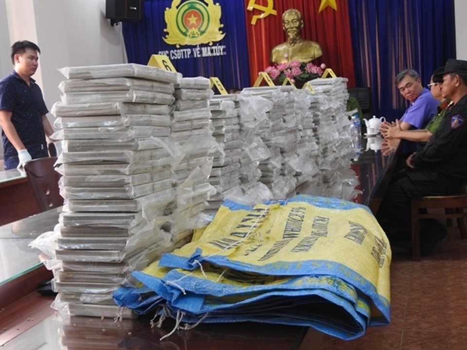 Triệt phá đường dây ma tuý khủng tại TPHCM, thu 446 bánh heroin - 1 Triệt phá đường dây ma tuý khủng tại TPHCM, thu 446 bánh heroin - 1