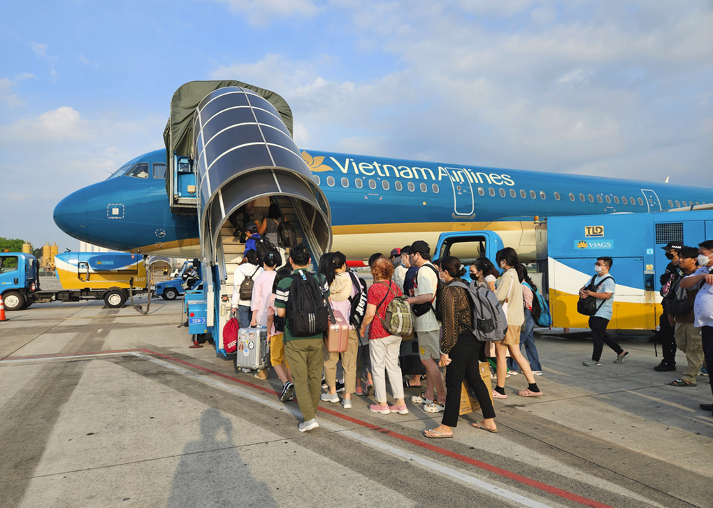 Vietnam Airlines Group mở bán lần đầu 1,5 triệu chỗ dịp Tết Nguyên đán 2025 - 2 Vietnam Airlines Group mở bán lần đầu 1,5 triệu chỗ dịp Tết Nguyên đán 2025 - 2