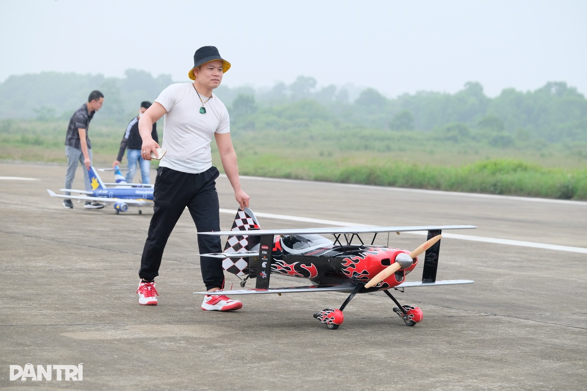 Thi bay cánh bằng: Sân chơi được Bộ Quốc phòng và Nhà nước quản lý chặt - 8 Thi bay cánh bằng: Sân chơi được Bộ Quốc phòng và Nhà nước quản lý chặt - 8