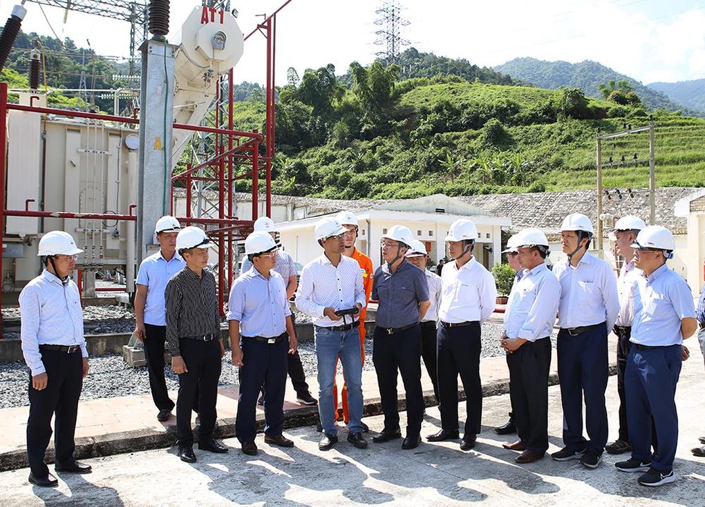 Tổng giám đốc EVNNPT kiểm tra vận hành tại Truyền tải điện Tây Bắc 2 - 2 Tổng giám đốc EVNNPT kiểm tra vận hành tại Truyền tải điện Tây Bắc 2 - 2