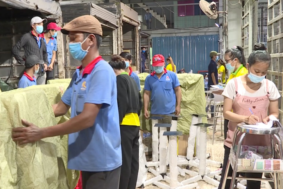 Doanh nghiệp gắng hỗ trợ 50-70% lương cho công nhân ngưng việc vì Covid-19 - 1