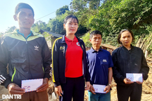 Báo điện tử Dân trí trao hỗ trợ đợt 5 tới người dân vùng bị lũ quét