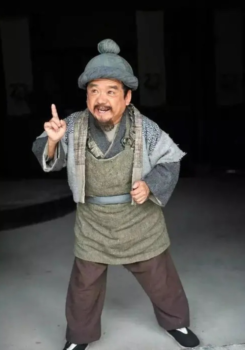 Nam diễn viên lùn nhất Trung Quốc: Lấy 4 người vợ đều là... mỹ nữ - 2 Nam diễn viên lùn nhất Trung Quốc: Lấy 4 người vợ đều là... mỹ nữ - 2