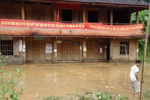 Toàn quốc giảm mưa, miền Trung còn ngập lụt