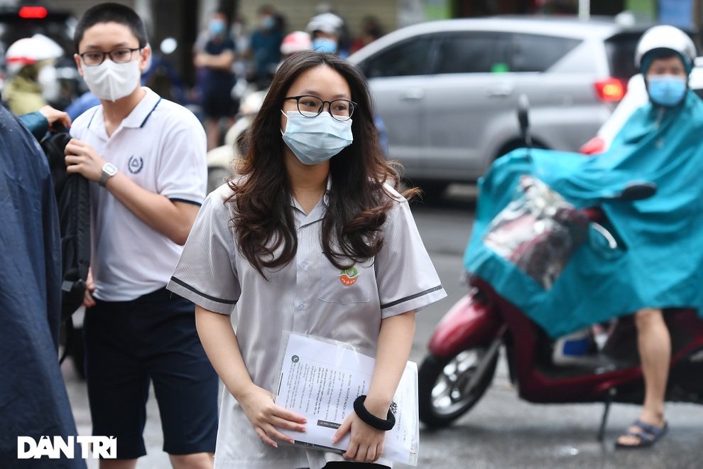 Thí sinh Hà Nội hài lòng với 2 môn thi đầu vào lớp 10 THPT - 3 Thí sinh Hà Nội hài lòng với 2 môn thi đầu vào lớp 10 THPT - 3