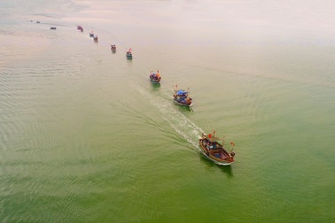 Động viên ngư dân bám biển trước lệnh cấm đánh bắt cá của Trung Quốc