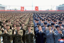 Hàng nghìn người Triều Tiên tuần hành chúc mừng Chủ tịch Kim Jong-un