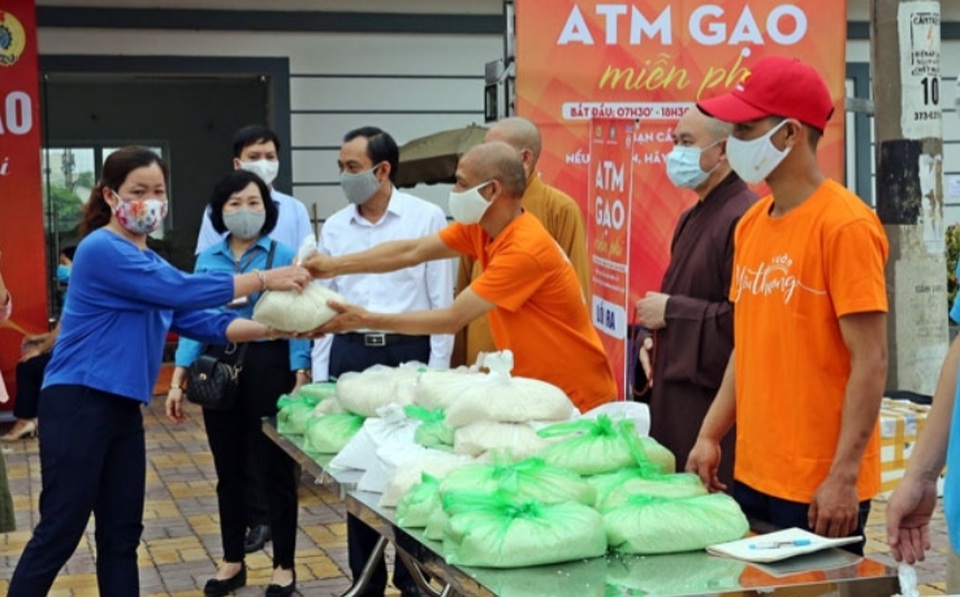 Cây “ATM gạo” ấm lòng người lao động có hoàn cảnh khó khăn - 1 Cây “ATM gạo” ấm lòng người lao động có hoàn cảnh khó khăn - 1